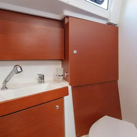 Botel Beneteau Oceanis 38.1.- Anima Maris Ii *