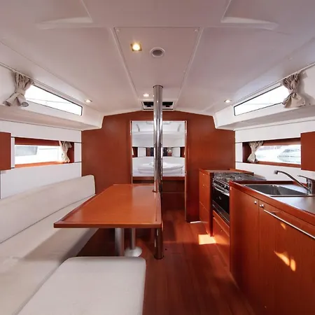 Beneteau Oceanis 38.1.- Anima Maris Ii 보트호텔 스플리트